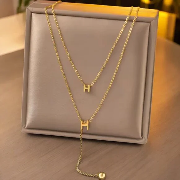 18K Gold Plated Stainless Steel H Pendant Necklace - Picture 4 of 4